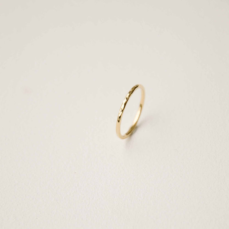 Alliance Martelée 1,5mm - Or 18 carats