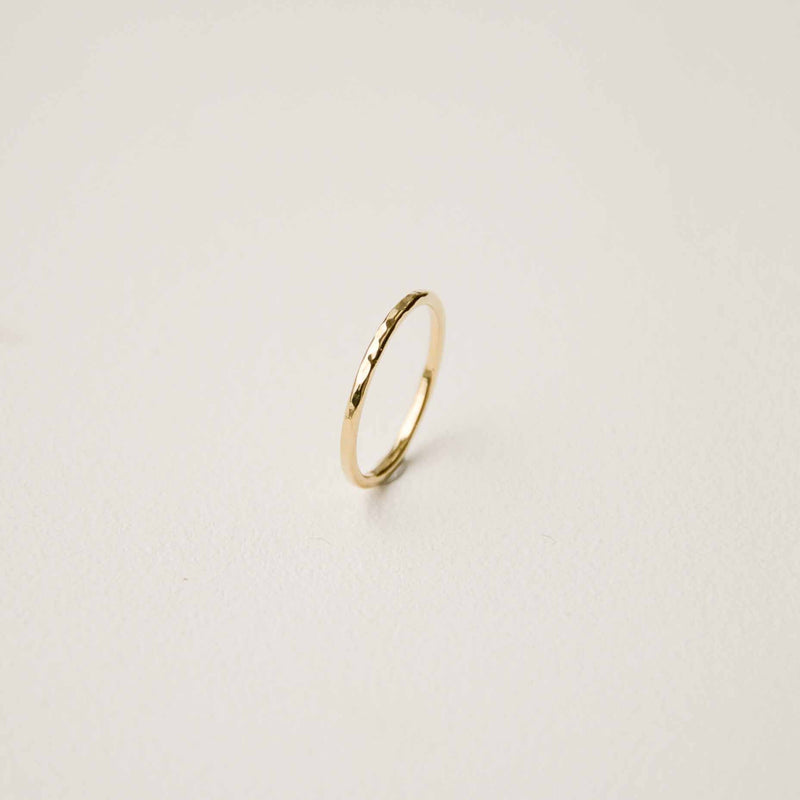 Alliance Martelée 1,5mm - Or 18 carats