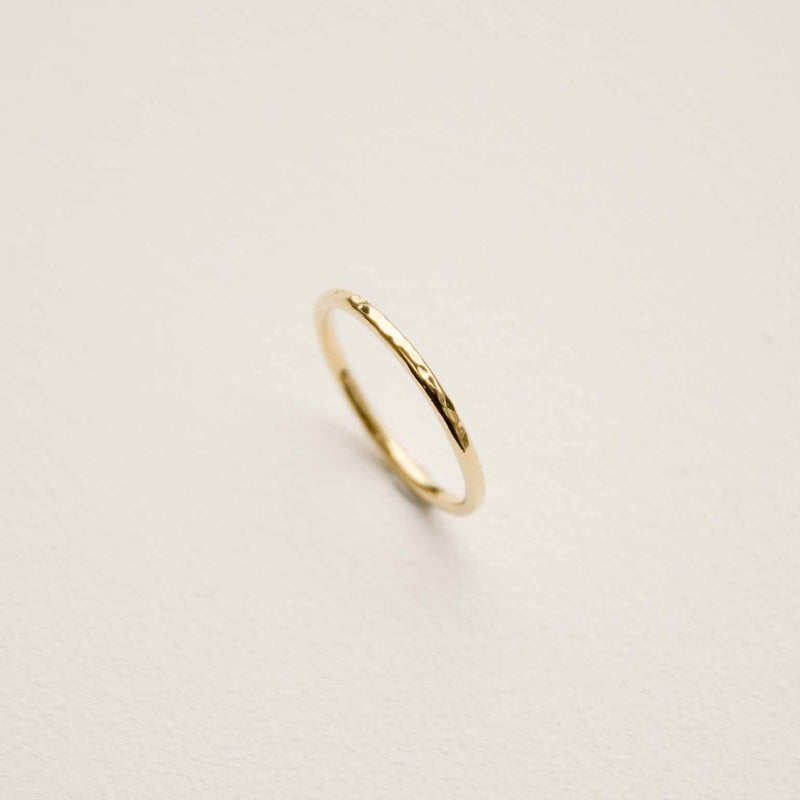 Alliance Martelée 1,5mm - Or 18 carats