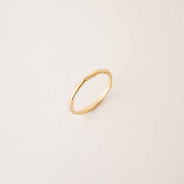 Alliance texturée 1,5mm - Or 18 carats