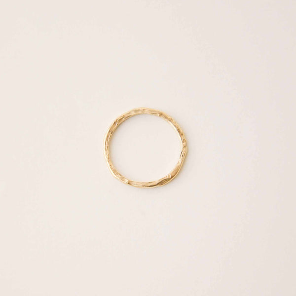 Alliance texturée 1,5mm - Or 18 carats