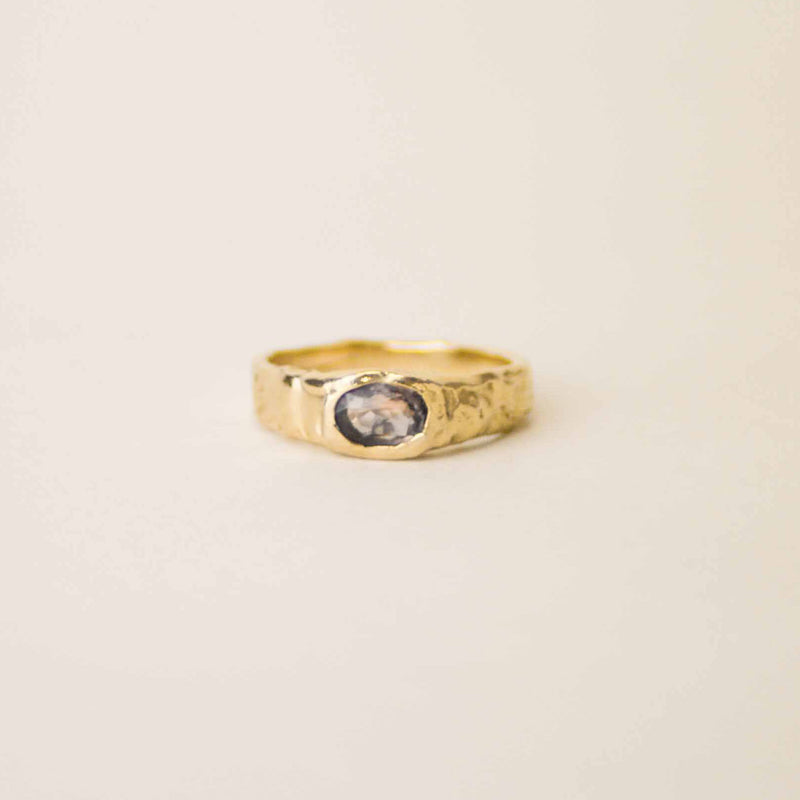 Bague-texturée-saphir-brun-1.jpg