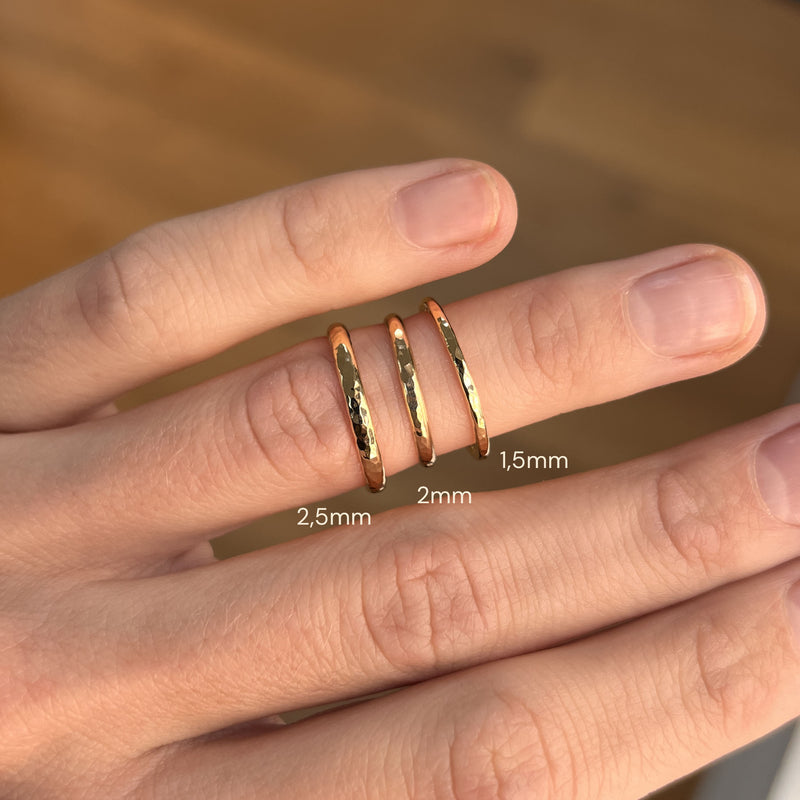 Hammered Wedding Ring 18 carat Gold 2mm Women