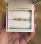 Bague texturée diamant serti griffe - Or 18 carats